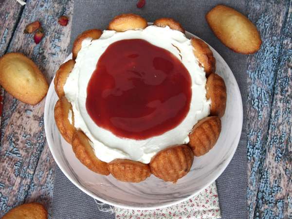 Charlotte med røde frugter og madeleines - Forberedelse trin 9