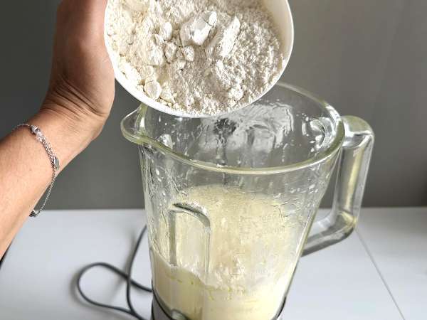 Krydret kagedej i en blender: hurtig, nem og ultrafugtig - Forberedelse trin 4