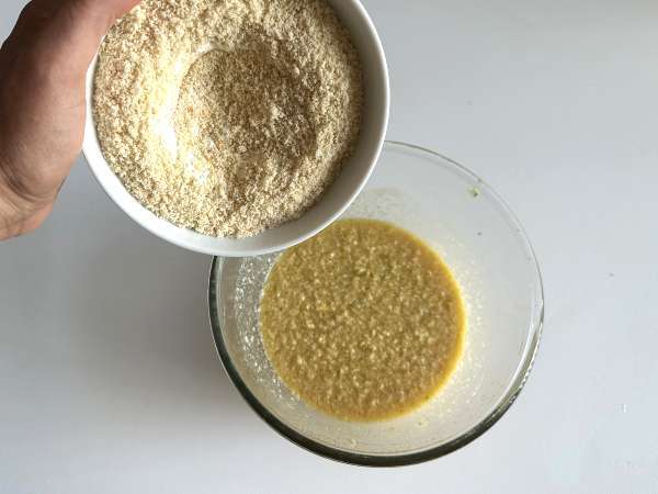 Ultrafugtig kage med pistacie, lime og courgette - Forberedelse trin 5