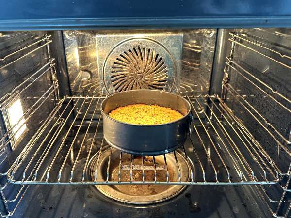 Ultrafugtig kage med pistacie, lime og courgette - Forberedelse trin 8