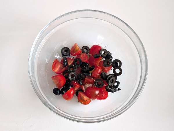 Luftstegt torsk med cherrytomater, oliven og citron: let og hurtig opskrift - Forberedelse trin 2