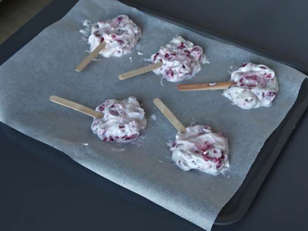 Is med skyr, hindbær og chokolade. Den sunde snack til solrige dage! - Forberedelse trin 3