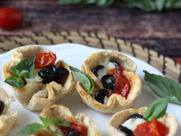 Brødkurve med mozzarella, cherrytomater og sorte oliven - Forberedelse trin 7