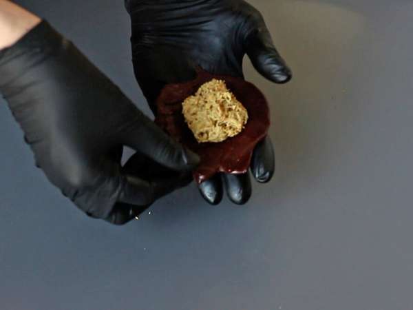 Dubai chewy cookies, den virale opskrift på mochis med pistacie og kadaif-fyld - Forberedelse trin 9
