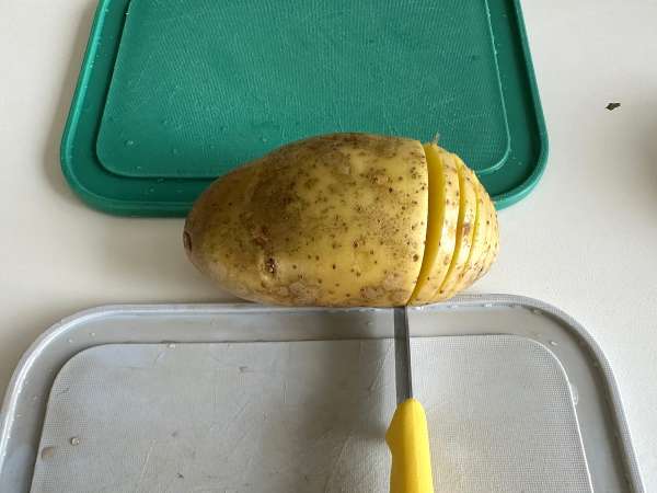 Hasselback-kartofler i luftfryseren: sprøde, smeltende i munden og ultra-nemme! - Forberedelse trin 1