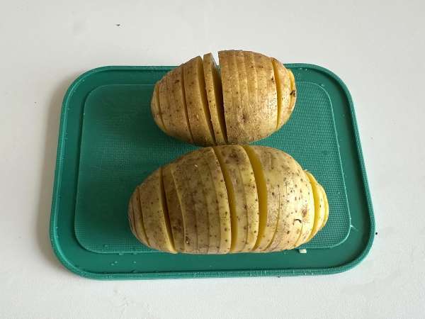 Hasselback-kartofler i luftfryseren: sprøde, smeltende i munden og ultra-nemme! - Forberedelse trin 2