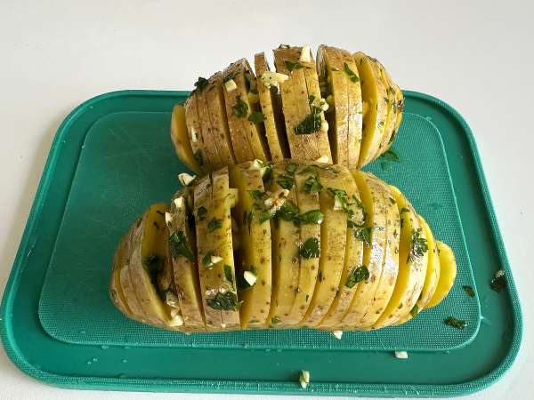 Hasselback-kartofler i luftfryseren: sprøde, smeltende i munden og ultra-nemme! - Forberedelse trin 5