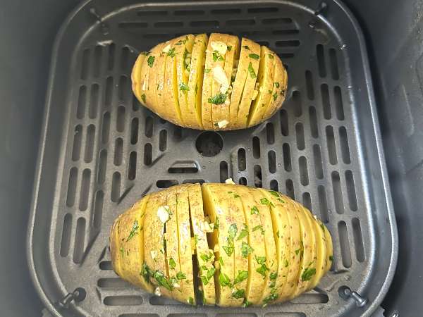 Hasselback-kartofler i luftfryseren: sprøde, smeltende i munden og ultra-nemme! - Forberedelse trin 6