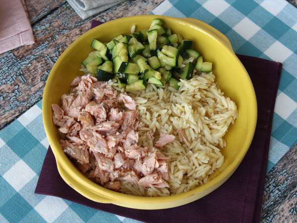 Orzo-pastasalat med laks og courgette - Forberedelse trin 7