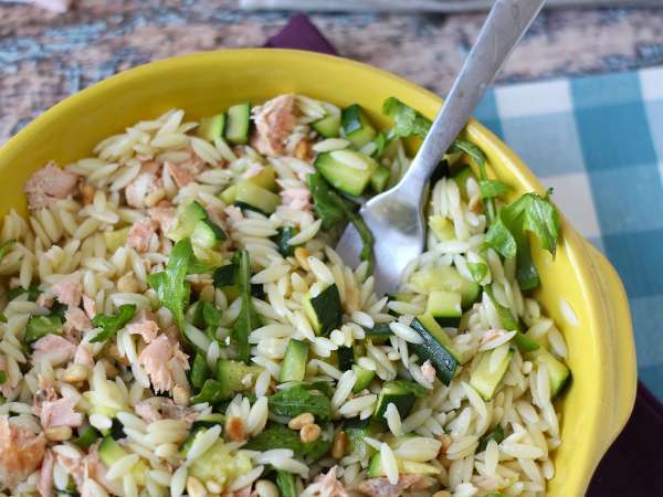 Orzo-pastasalat med laks og courgette - Forberedelse trin 9