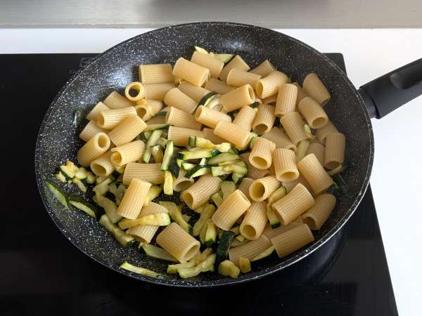 Courgette Carbonara: den vegetariske opskrift, der er nem at lave - Forberedelse trin 7