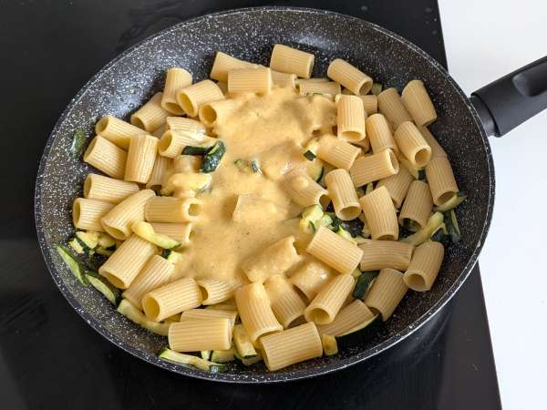 Courgette Carbonara: den vegetariske opskrift, der er nem at lave - Forberedelse trin 8