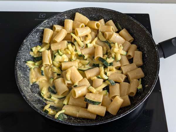 Courgette Carbonara: den vegetariske opskrift, der er nem at lave - Forberedelse trin 9