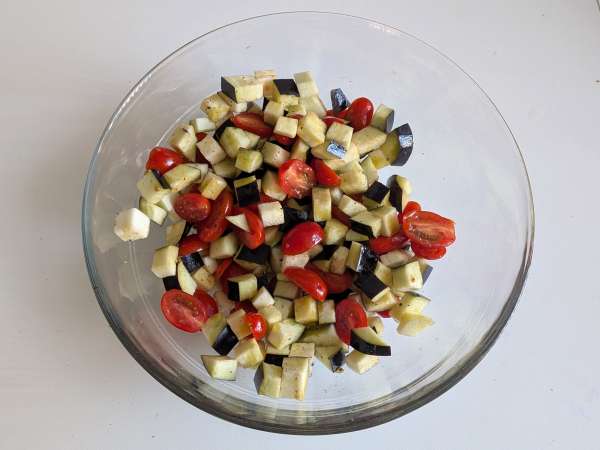 Pasta med auberginecreme og cherrytomater: enkel og velsmagende opskrift - Forberedelse trin 1