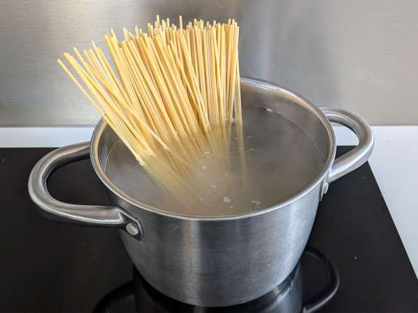 Pasta med auberginecreme og cherrytomater: enkel og velsmagende opskrift - Forberedelse trin 5