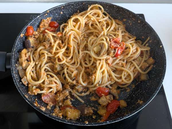 Pasta med auberginecreme og cherrytomater: enkel og velsmagende opskrift - Forberedelse trin 8
