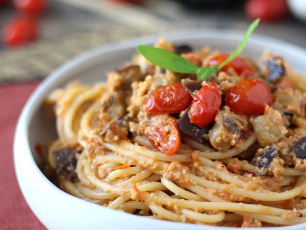 Pasta med auberginecreme og cherrytomater: enkel og velsmagende opskrift - Forberedelse trin 9