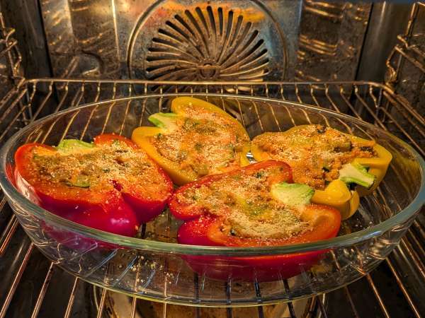 Bagt vegetarisk fyldt peberfrugt: den nemme og velsmagende opskrift med grøntsager og mozzarellaost - Forberedelse trin 8