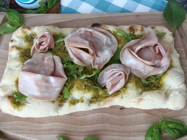 Pinsa med pesto og mortadella, klar på 10 minutter! - Forberedelse trin 4