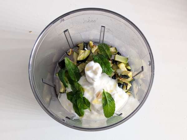 Cremet spelt-salat med courgetter, auberginer og cherrytomater - Forberedelse trin 4