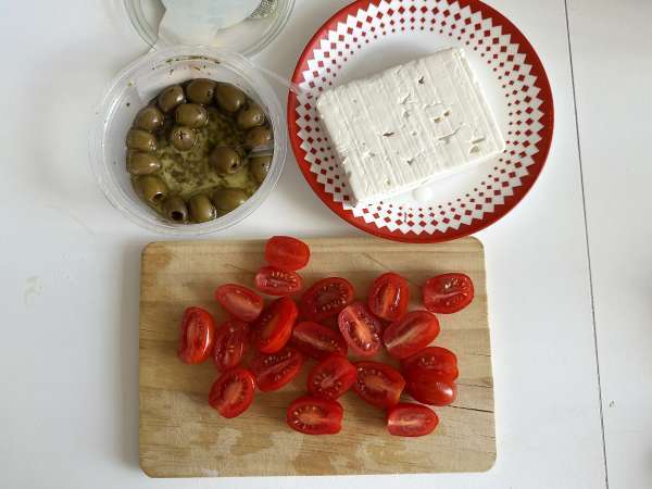 Kartoffelsalat med fetaost, æg og cherrytomater - Forberedelse trin 3