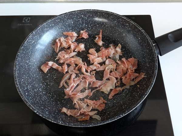 Pasta med courgetter og sprød speck: en nem opskrift, der redder både frokost og aftensmad - Forberedelse trin 5