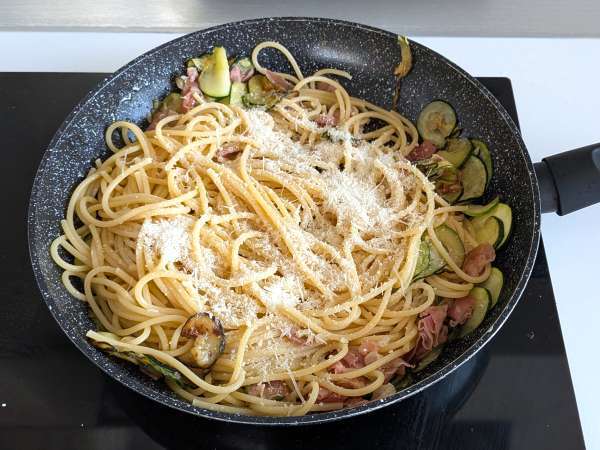 Pasta med courgetter og sprød speck: en nem opskrift, der redder både frokost og aftensmad - Forberedelse trin 7