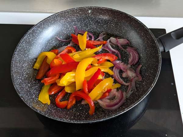Pasta med peberfrugter og mynte: cremet og duftende - Forberedelse trin 2