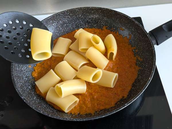 Pasta med peberfrugter og mynte: cremet og duftende - Forberedelse trin 7