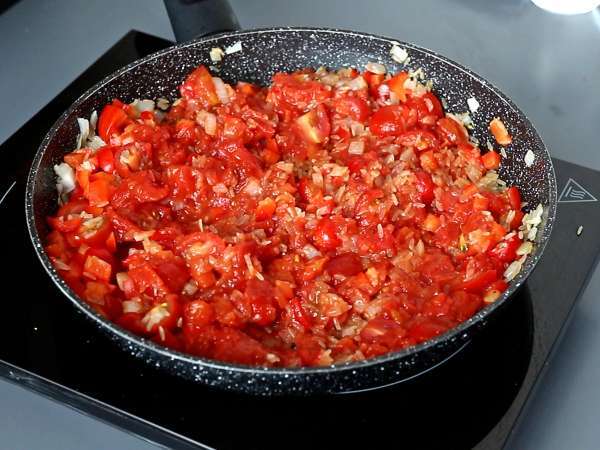 One pot med kylling, ris med tomat og peberfrugt - Forberedelse trin 5