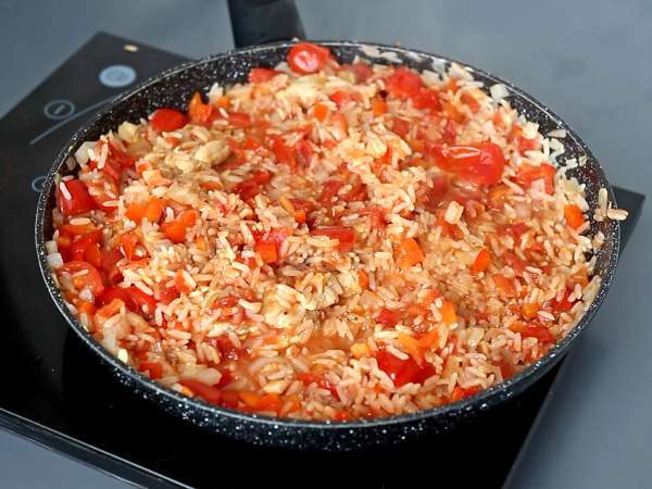 One pot med kylling, ris med tomat og peberfrugt - Forberedelse trin 9