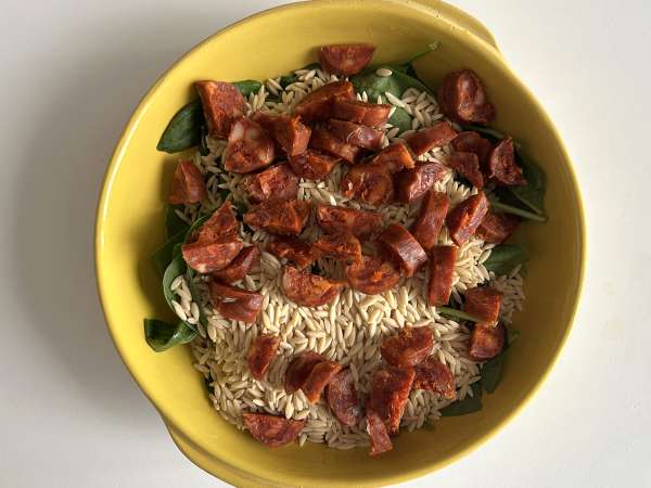 One pot-orzo med peberfrugt, chorizo og spinat - Forberedelse trin 3