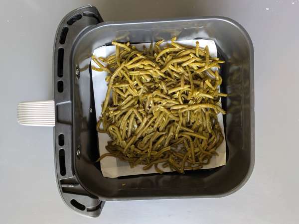 Sprøde tofunuggets og grønne bønner på thailandsk vis tilberedt i luftfritøren - Forberedelse trin 7