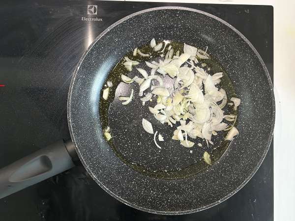 Røde bønner simret med tomat og ristet feta - Forberedelse trin 1