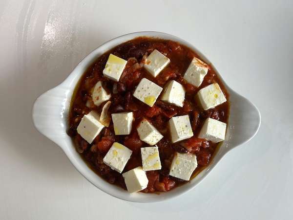 Røde bønner simret med tomat og ristet feta - Forberedelse trin 3