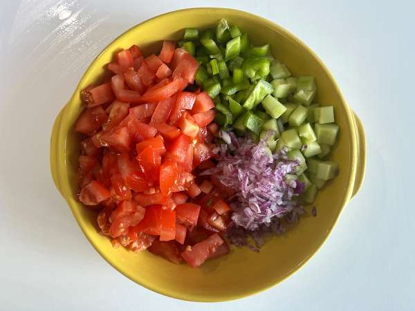 Salat med linser, feta og edamame med sprøde grøntsager - Forberedelse trin 1