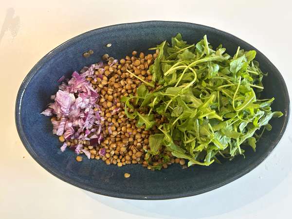 Proteinrig linsesalat med hytteost – nem og hurtig - Forberedelse trin 2