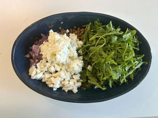 Proteinrig linsesalat med hytteost – nem og hurtig - Forberedelse trin 3