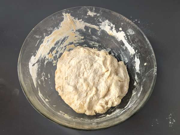 Høj og luftig focaccia med cherrytomater, oliven og oregano - Forberedelse trin 4