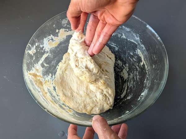 Høj og luftig focaccia med cherrytomater, oliven og oregano - Forberedelse trin 6