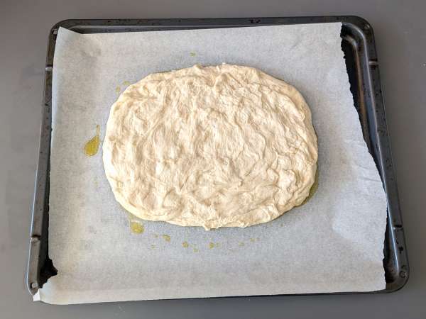 Høj og luftig focaccia med cherrytomater, oliven og oregano - Forberedelse trin 9