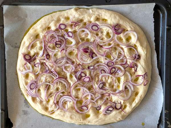 Rustik focaccia med løg og rosmarin - Forberedelse trin 10