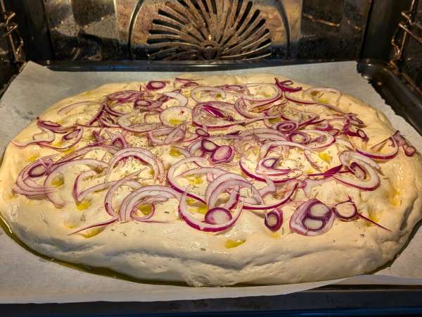 Rustik focaccia med løg og rosmarin - Forberedelse trin 11