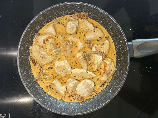 Marry Me Chicken Pasta: cremet pastaret med kylling, tørrede tomater og parmesan - Forberedelse trin 9