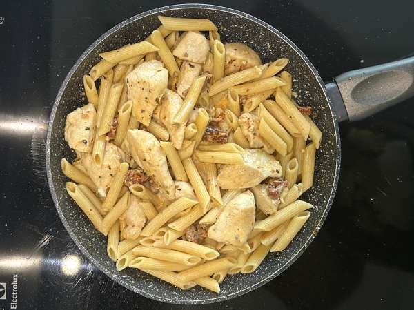 Marry Me Chicken Pasta: cremet pastaret med kylling, tørrede tomater og parmesan - Forberedelse trin 10