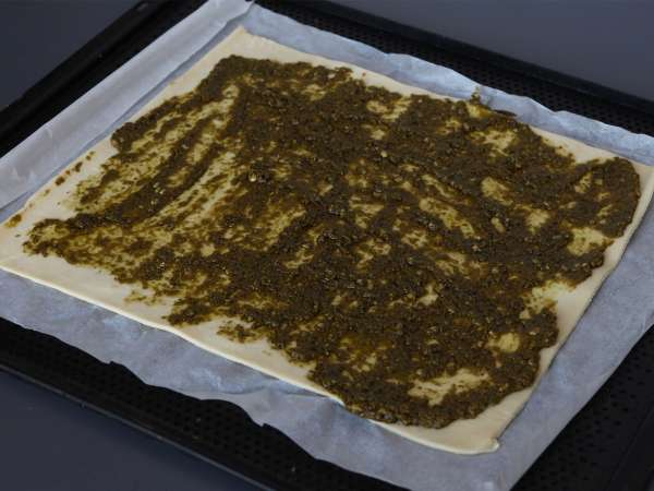 Bladerdejsring med pesto, mozzarella og tørrede tomater - Forberedelse trin 1