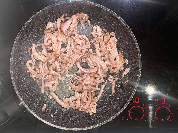Quiche uden bund med svampe, bacon og hytteost - Forberedelse trin 1