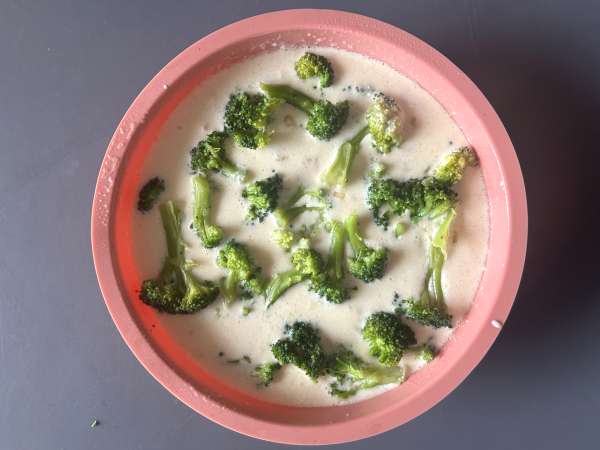 Quiche uden bund med broccoli, pancetta og hytteost - Forberedelse trin 5