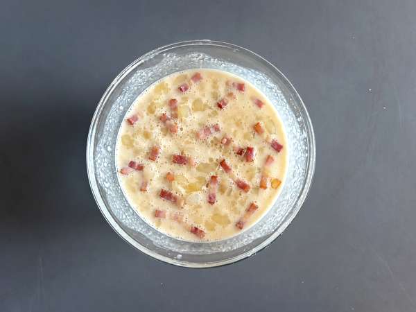 Zwiebelkuchen: den tyske tærte med bløde løg og bacontern - Forberedelse trin 7