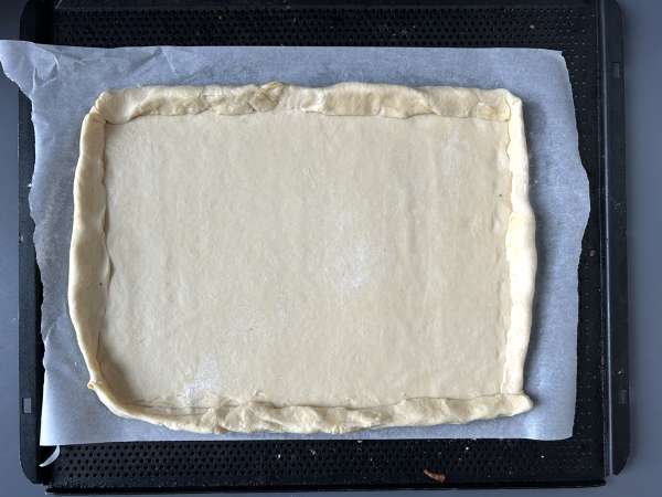 Zwiebelkuchen: den tyske tærte med bløde løg og bacontern - Forberedelse trin 8